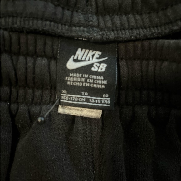 Boys Nike Black Joggers - Size XL - Picture 3 of 3